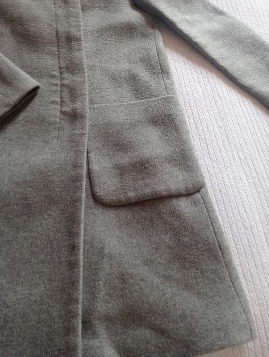 Casaco comprido em cinza descontraído com capuz e estilo _- Zara