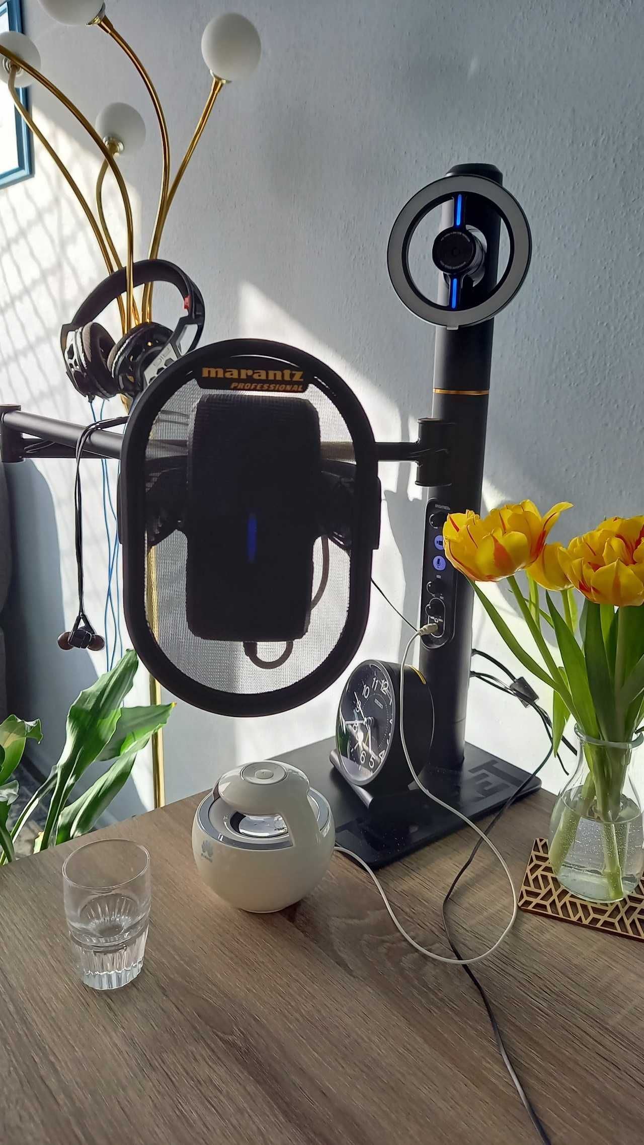 Video streaming, podcast. Kamera, mikrofon, światło, statyw w jednym.
