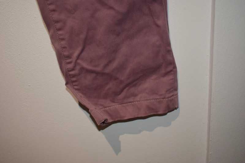 różowe spodnie straight skinny fit