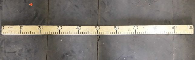 Деревяный метр для измерения ткани