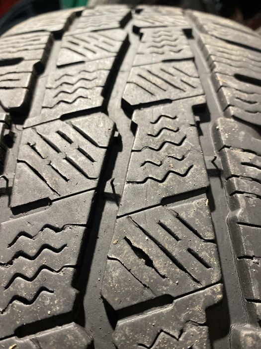 215/75r16C Michelin Agilis Alpin 116/114R