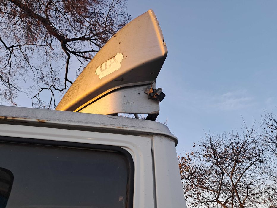 Спойлер на вантажний автомобіль мерседес 814