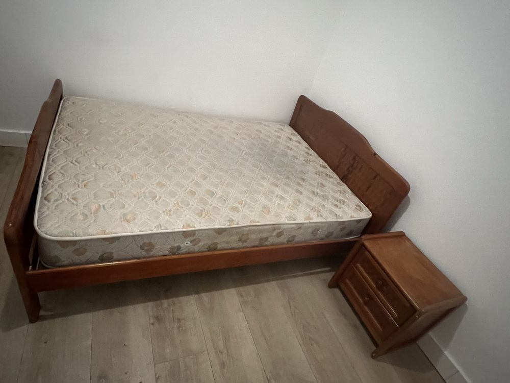 Vendo cama usada com colcão