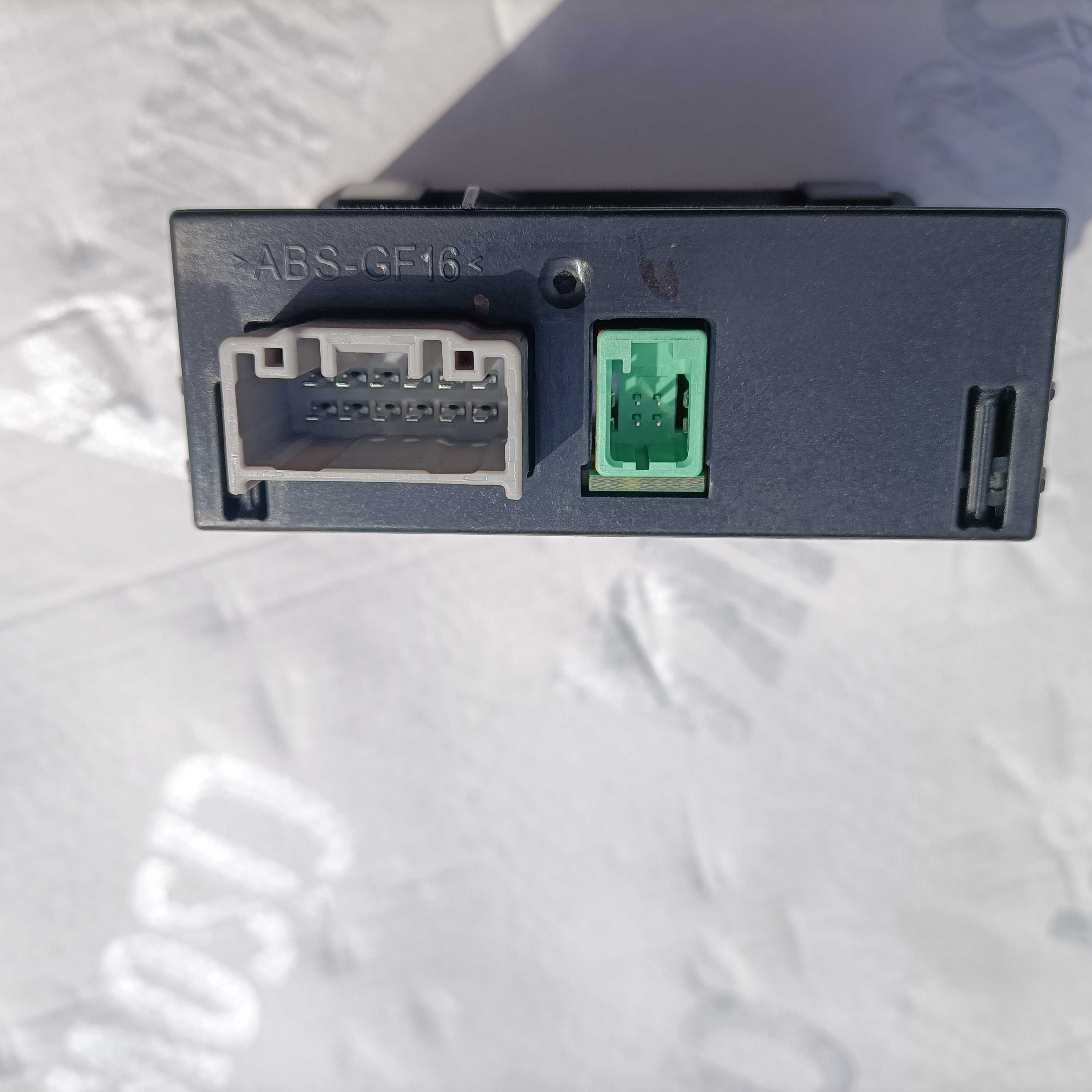 D09H-669U0 gniazdo