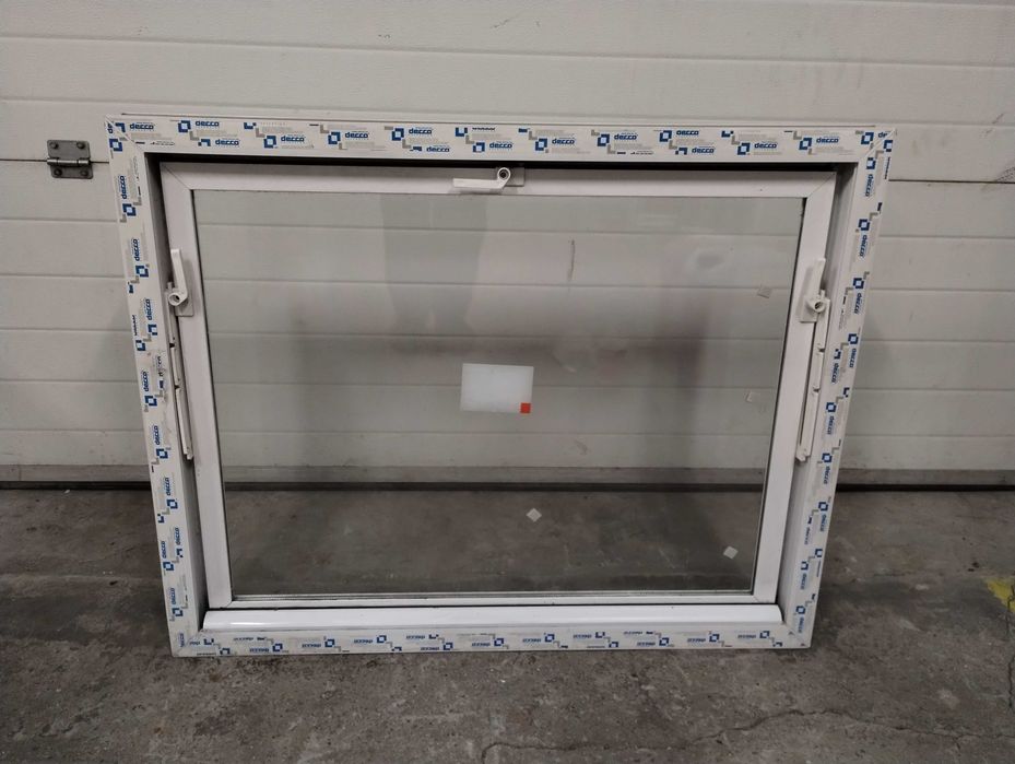 Okno gospodarcze 900x600 uchylne białe Okna Szadek