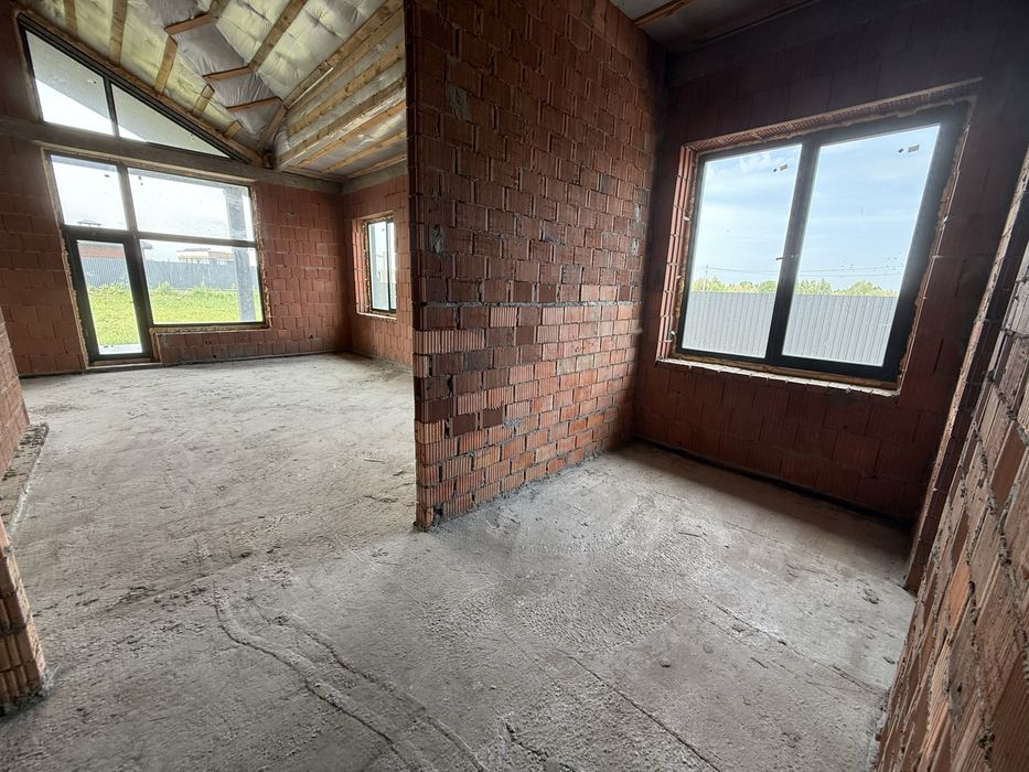 Будинок біля Десни,Зазимʼя,Лівий берег,асфальт,закрита територія