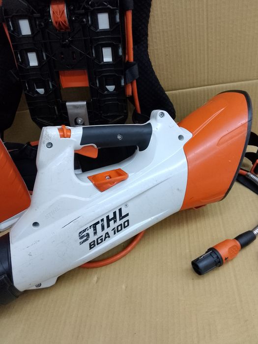 Stihl BGA 100 AR 3000 L Dmuchawa Akumulatorowa z Akumulatorem Plecakow