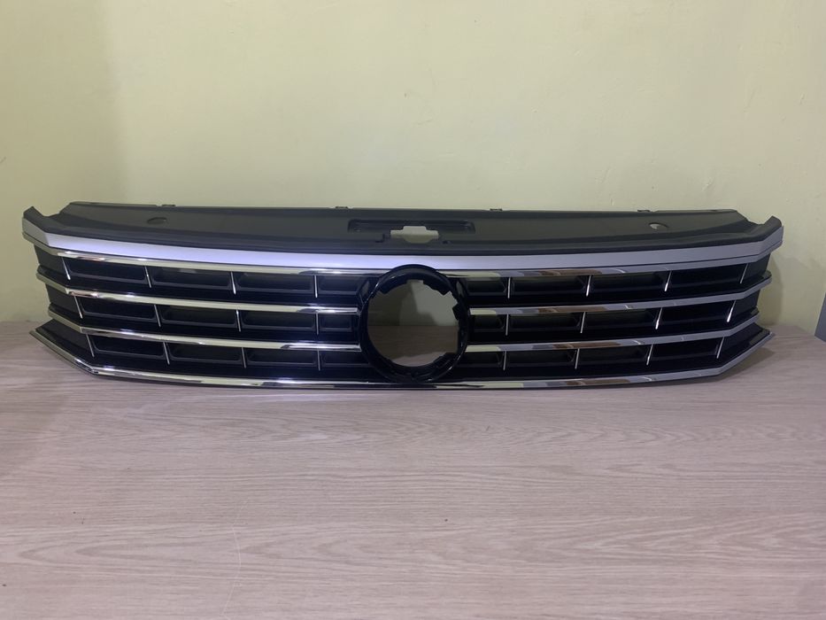 Volkswagen VW  Passat B8 Передня Центральна Решітка Радіатора