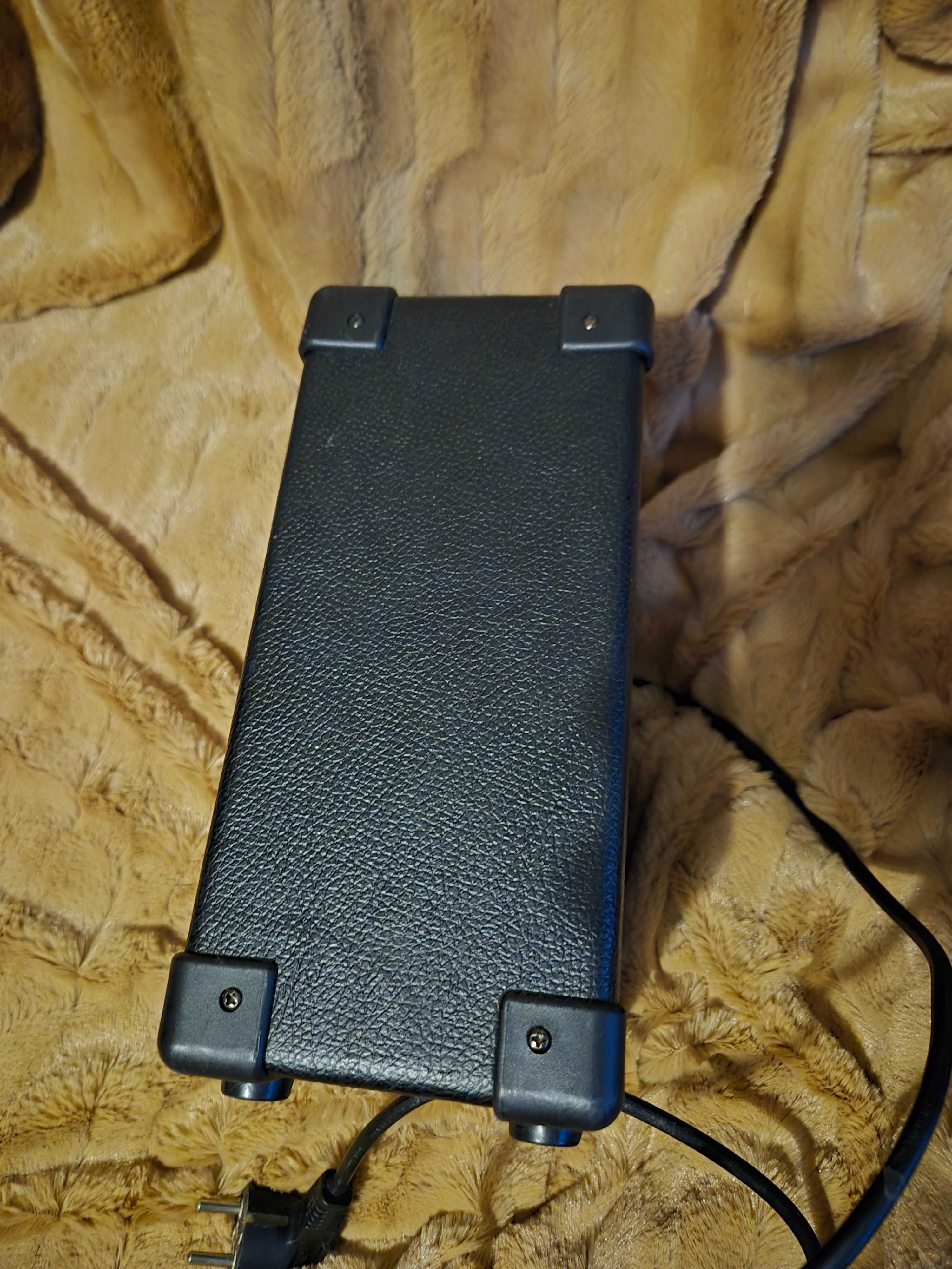 Tani wzmacniacz gitarowy combo piec