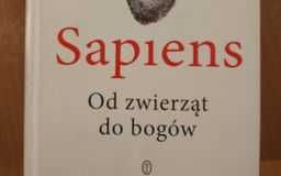 książka  pt. "Sapiens"  - od bogów do zwierząt