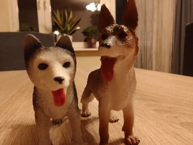 Pieski husky i owczarek niemiecki zabawki