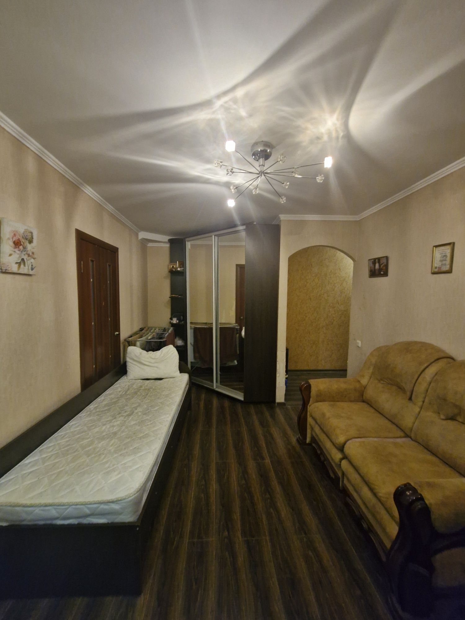 Продається трьохкімнатна квартира