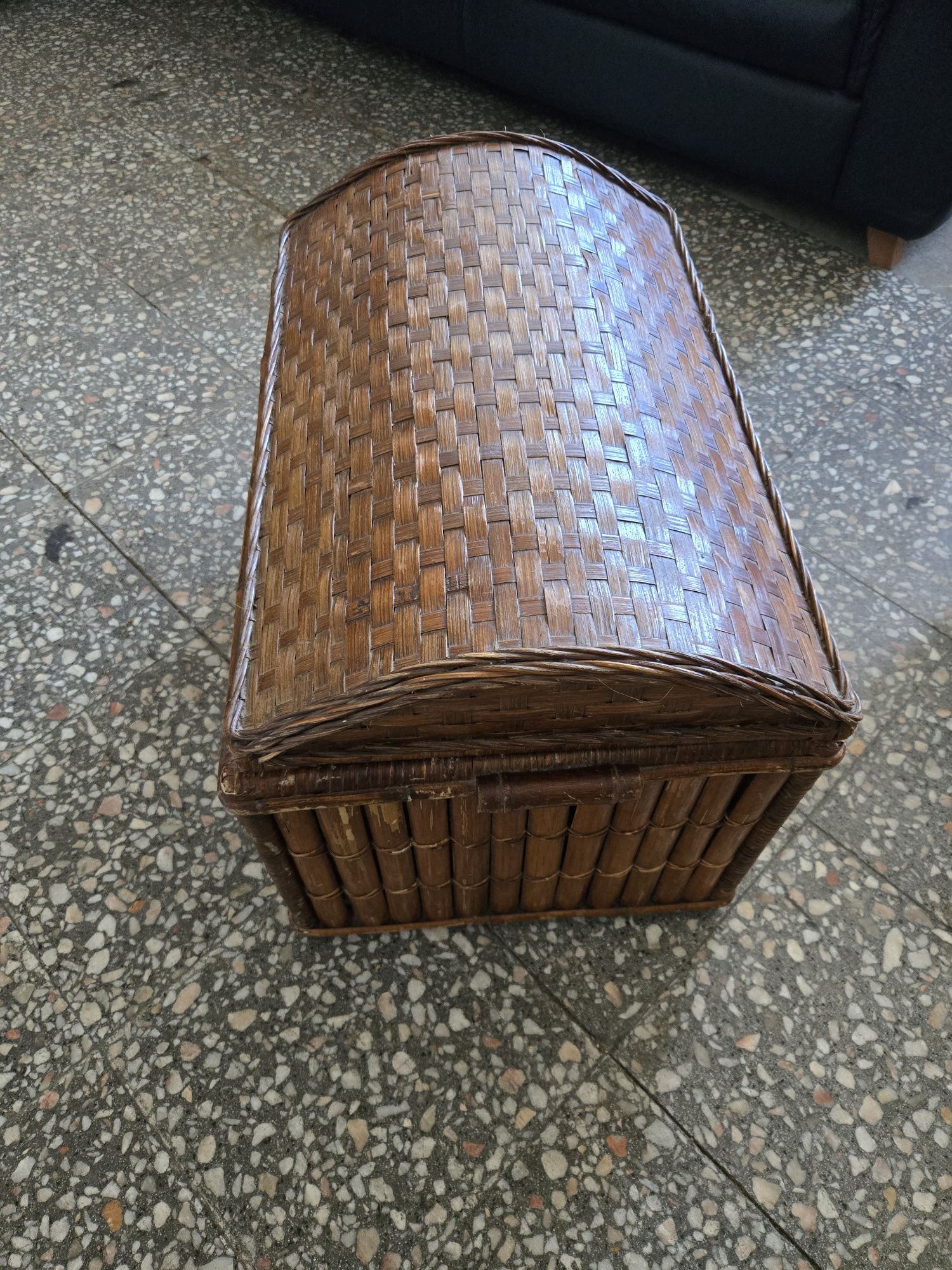 Baú feito com bambu