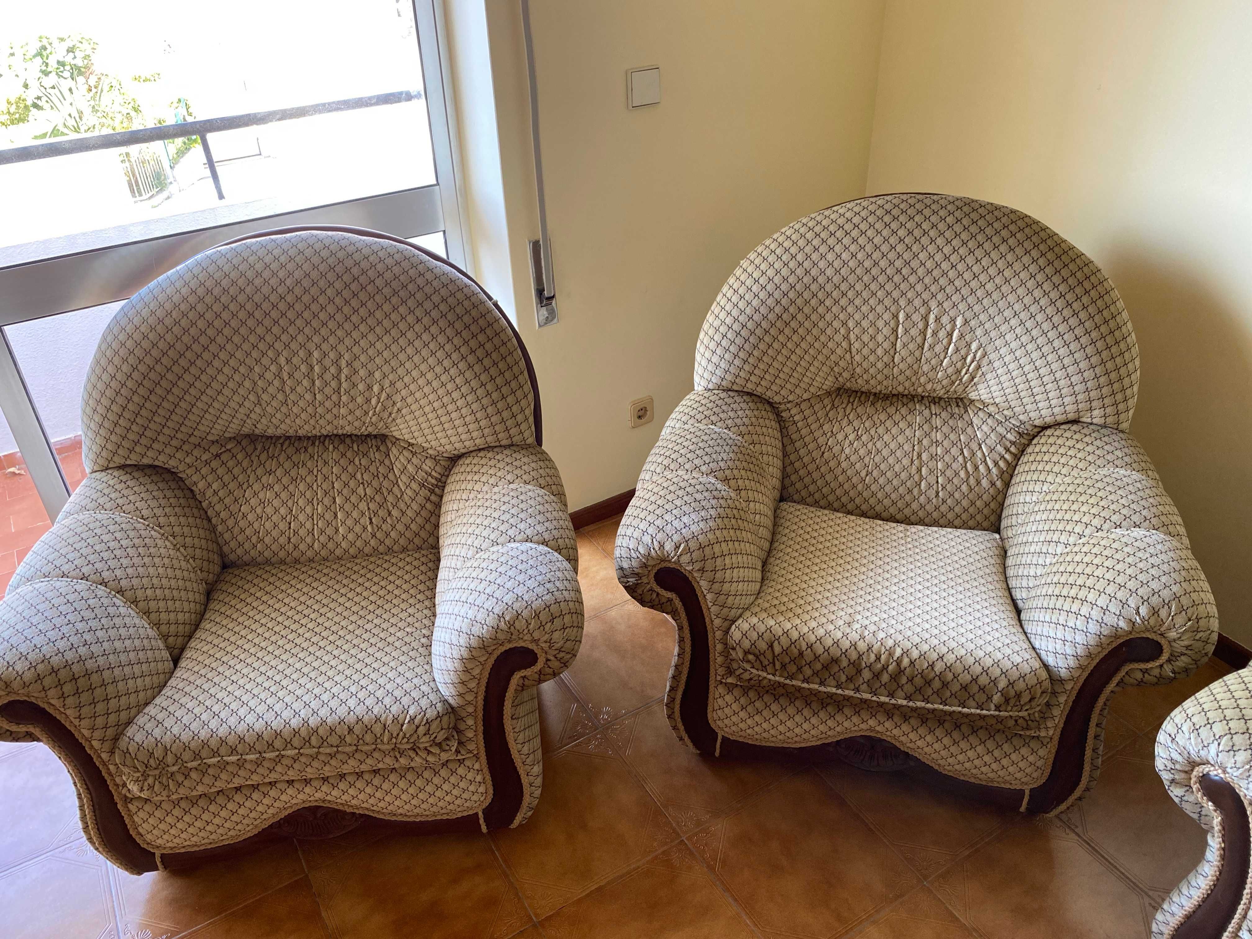 Sofá Cama e 2 Poltronas