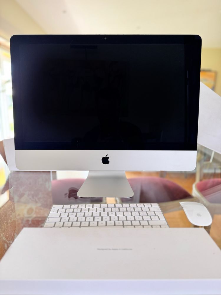 IMac de 21,5 polegadas com ecrã Retina 4K + teclado apple + rato apple