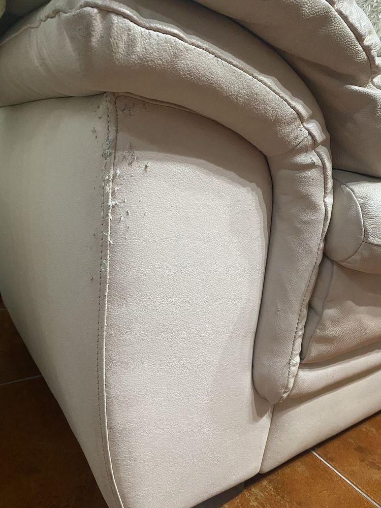 Sofa em couro beje