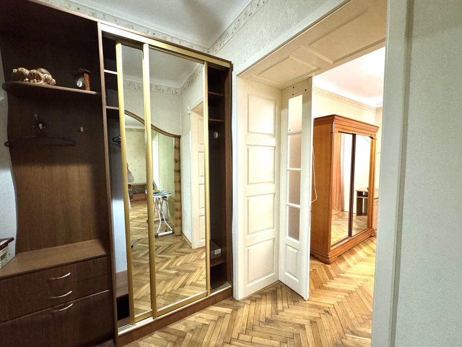 Здається 3-х кімнатна квартира на Першотравневій