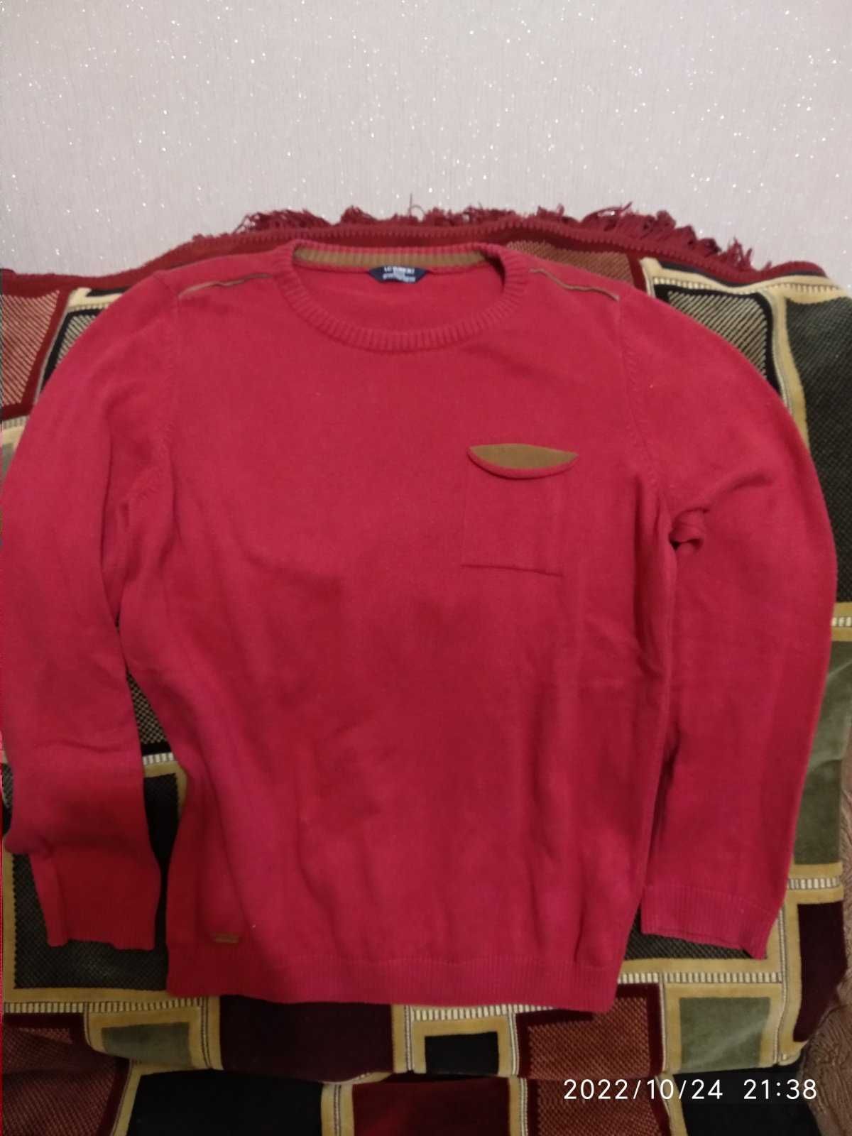 продам свитер на мальчика  рост 140-146