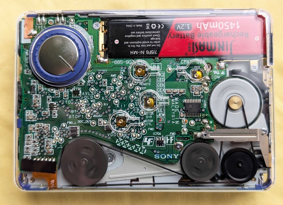 Касетний плеєр Sony Walkman WM-EX 631 в прозорому корпусі