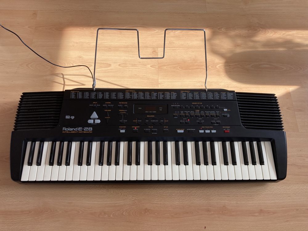 Roland E28 sprawny keyboard