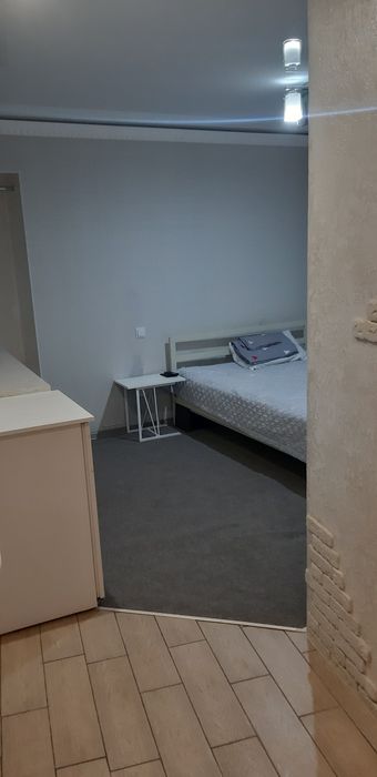 Квартира- півподвал, для одного 2500.