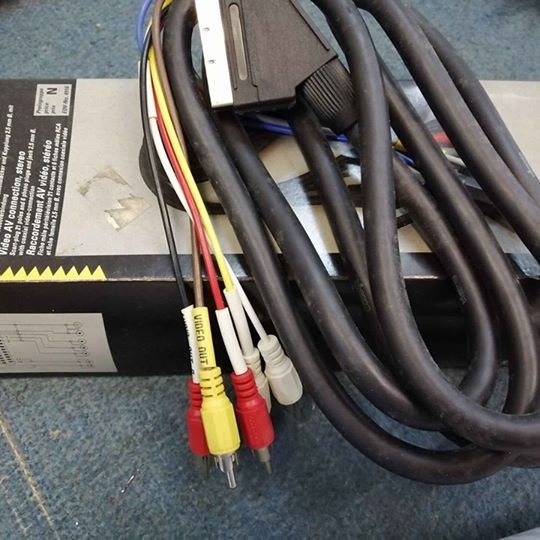 Cabo de conexão vídeo e som