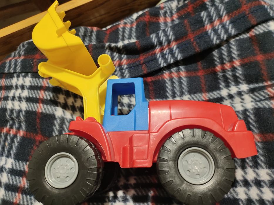 Екскаватор великий  трактор 31см Wader