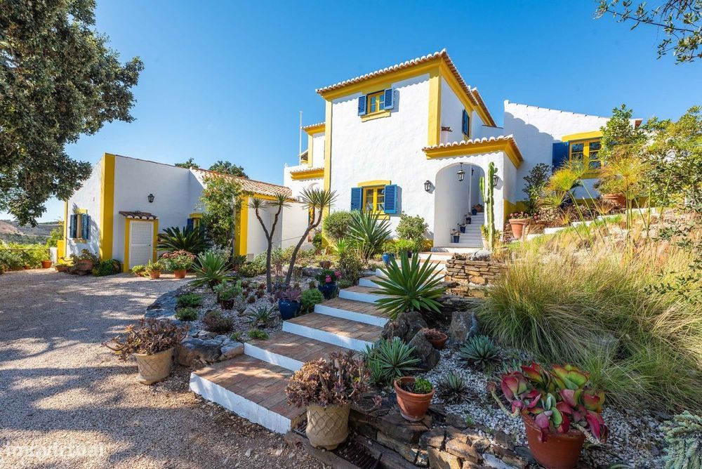 Refúgio de 17 Hectares com Villa de 4 Quartos e Chalé Independente