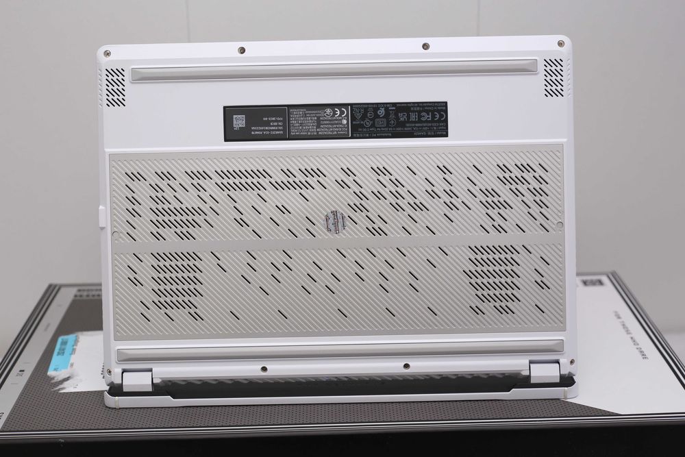 Asus ROG Zephyrus G14 2023 7940HS 16GB 1Tb RTX 4070 8Gb