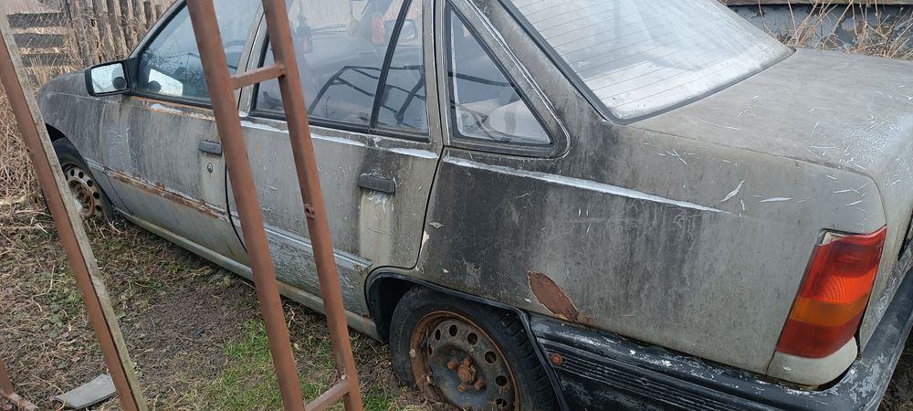 Опель кадет.На запчастини.