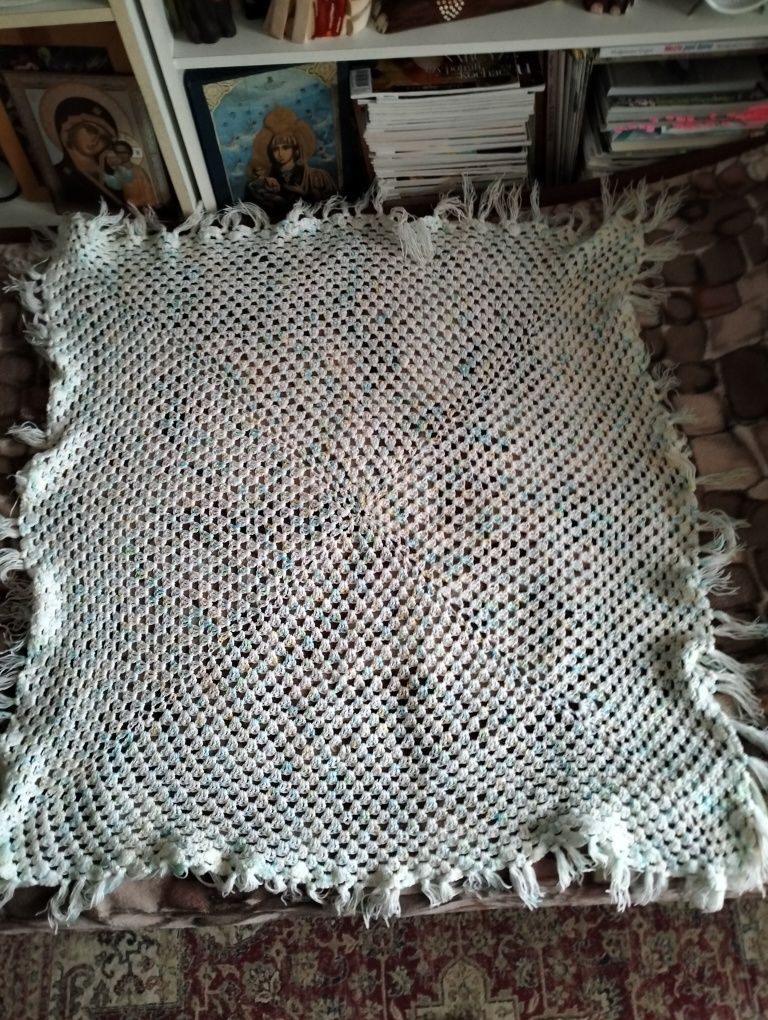 Szydełkowa chusta, rękodzieło; wymiary bez frędzli : ok.88 x 88cm