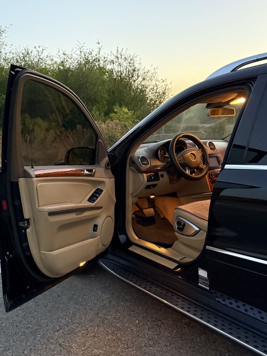 Mercedes Benz GL-Class 550 4-Matik