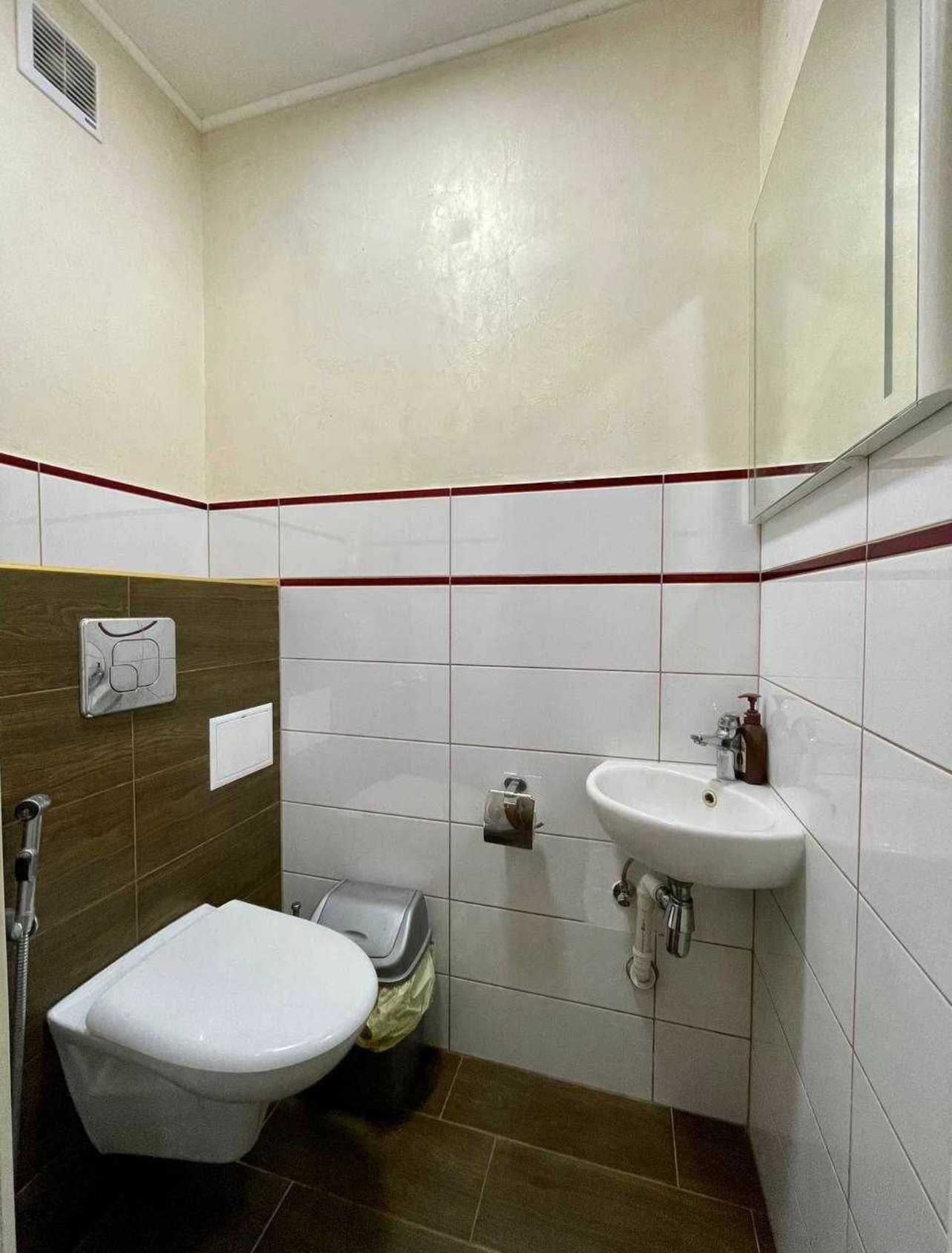 № 12565 - Будинок на початку с. Глибочиця, 237 м2, ділянка - 14 сот