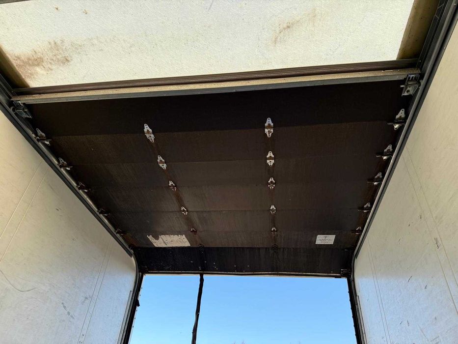 Schmitz Izoterma Kontener Box, 2017r, roleta , 481083 km , z Francji