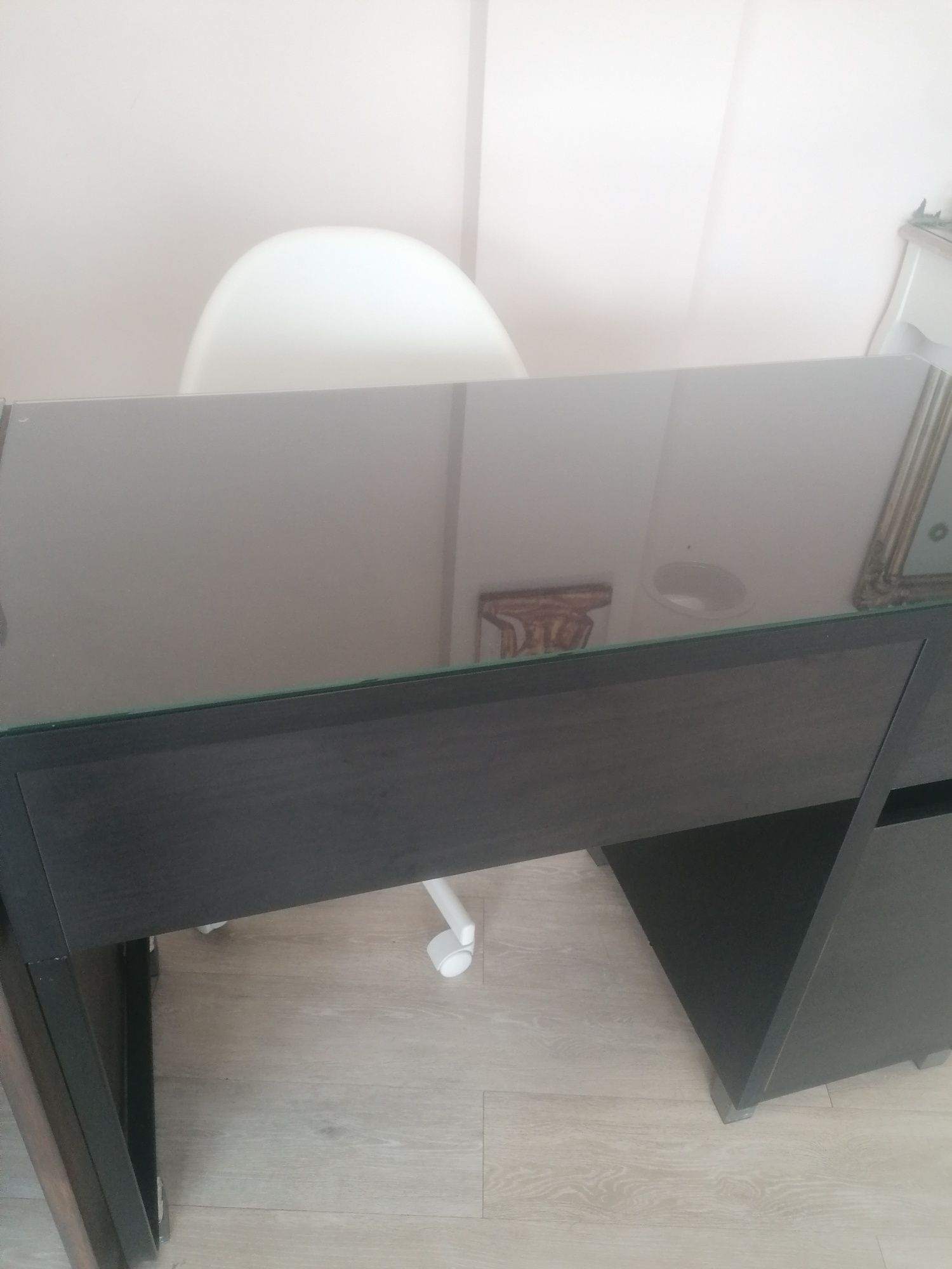 Secretaria com cadeira