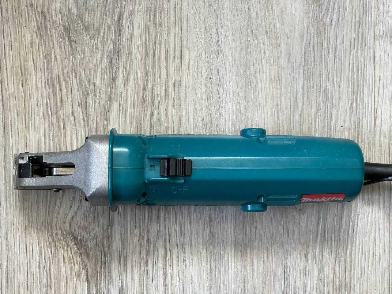 Шлицевые ножницы Makita JS1660