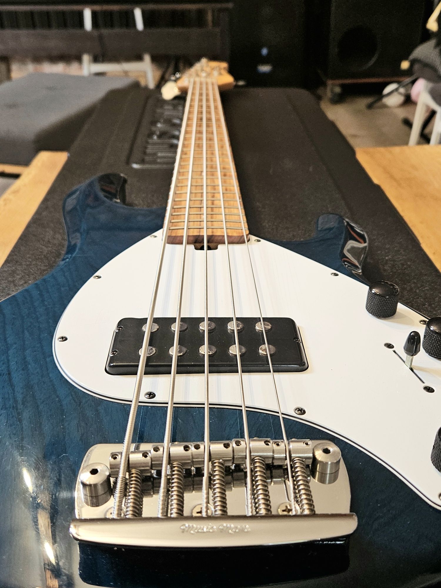 Gitara basowa Music Man Sting Ray 5