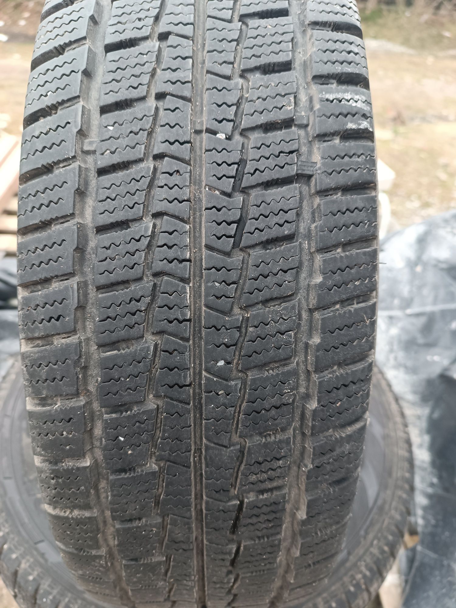 4×Hankook R 16C 225×65 zima