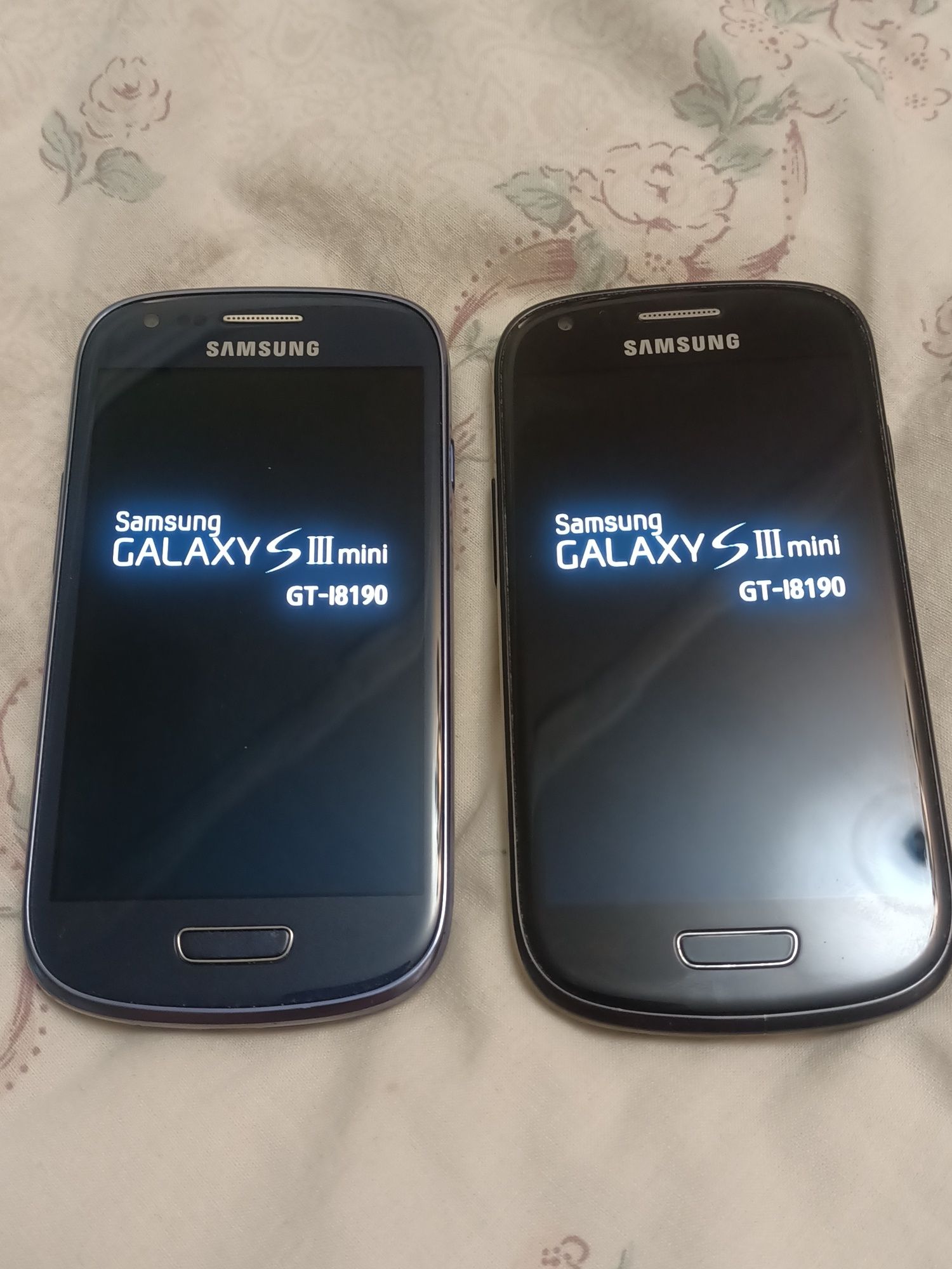 Мобильный телефон Samsung Galaxy S III mini I8190