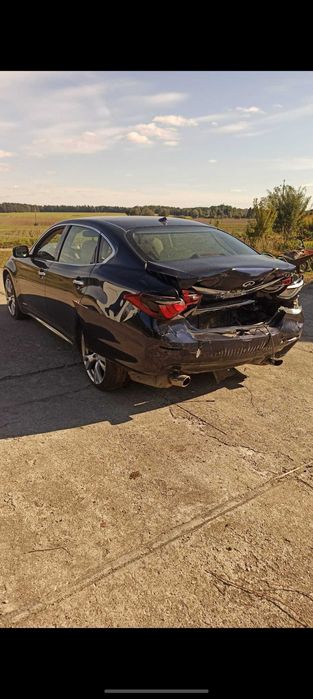 Infiniti Q70L, wersja long, uszkodzone, rok 2016