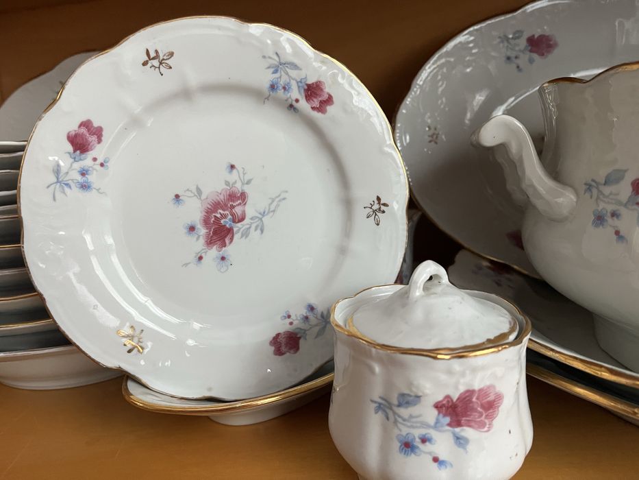 Продаю сервиз столовый на 6 персон