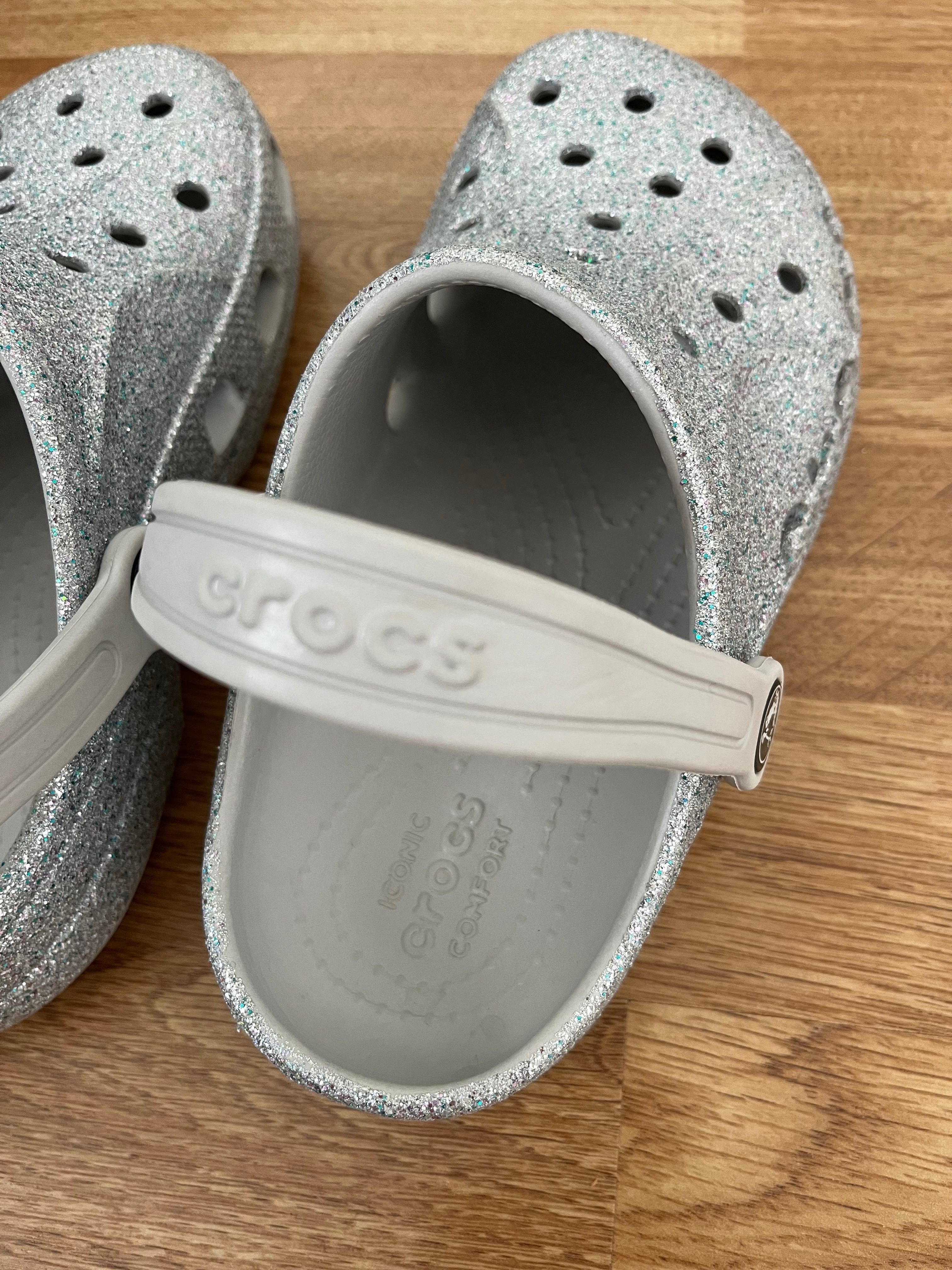 Crocs dla dziewczynki glitter brokatowe srebrne rozmiar J2 33-34