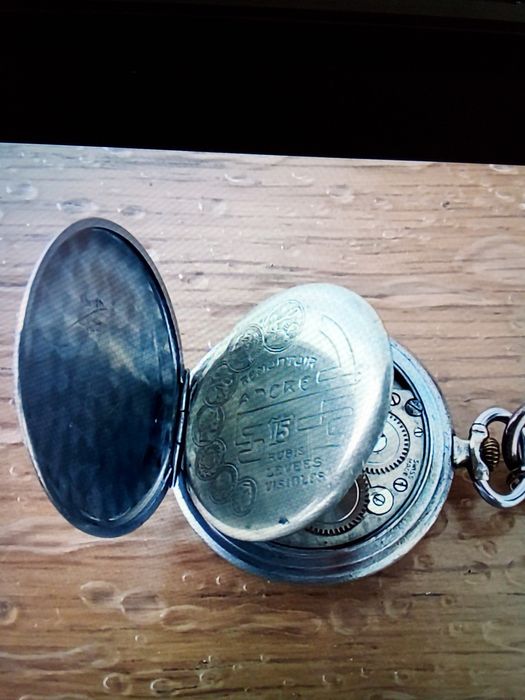 Vendo relogio de bolso muito antigo com mais de 100 anos uma reliquia