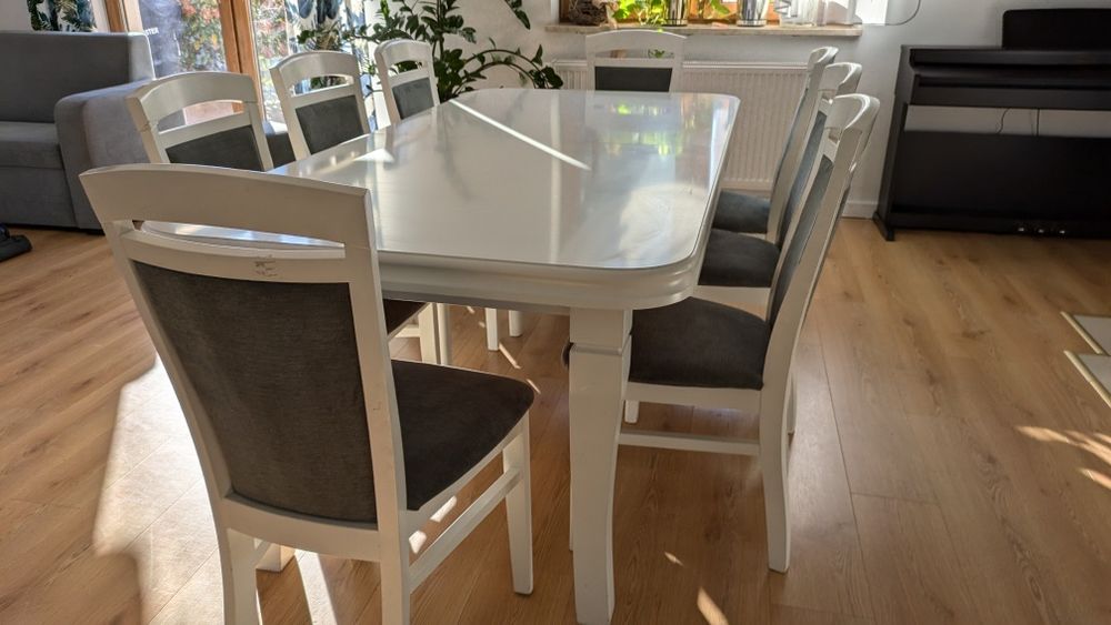 Stół i 8 krzeseł biały rozkładany