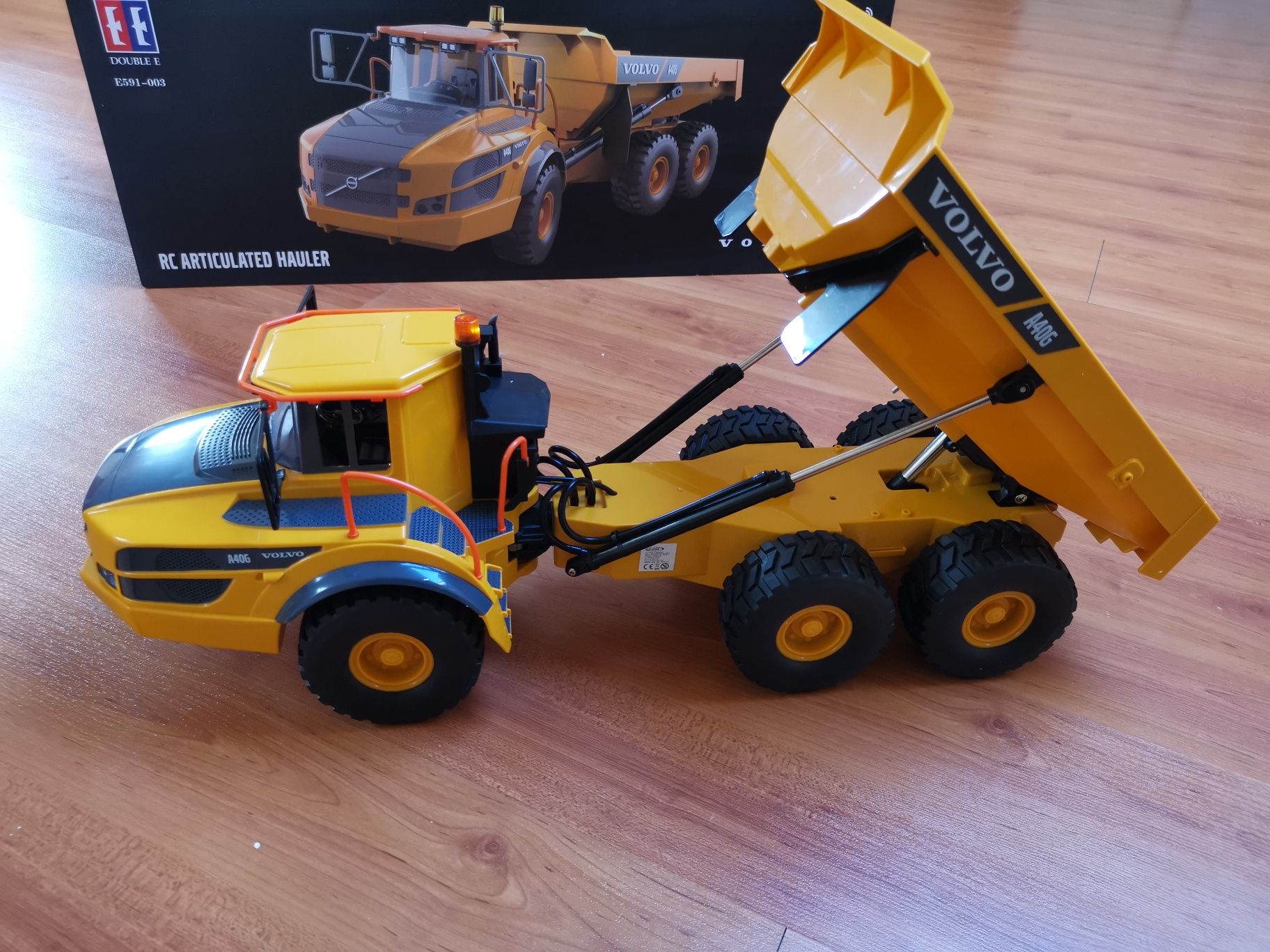 Camião RC Volvo A40G articulado basculante E591 Double E 1:20