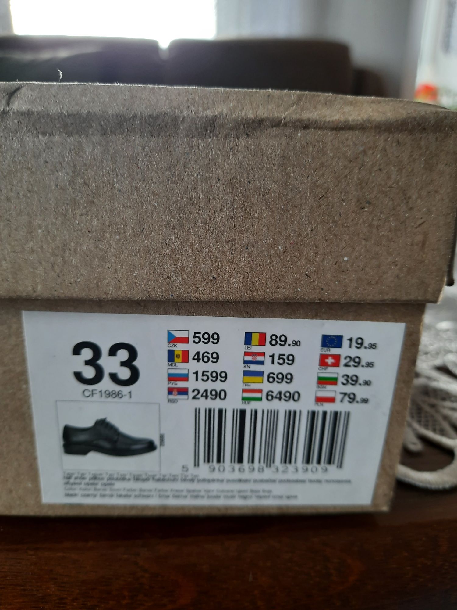 Czarne eleganckie buty r 33