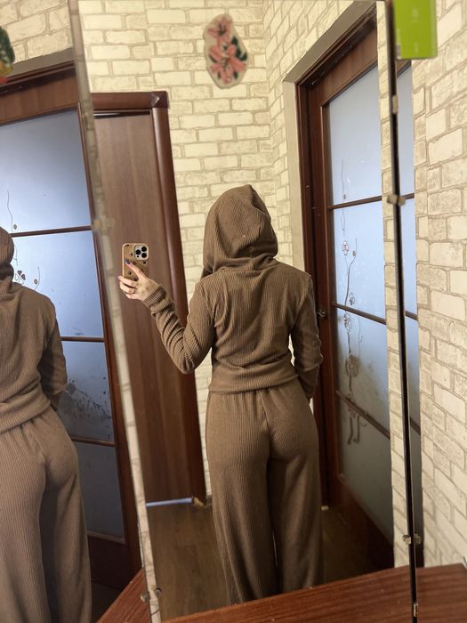 Новий костюм з биркою