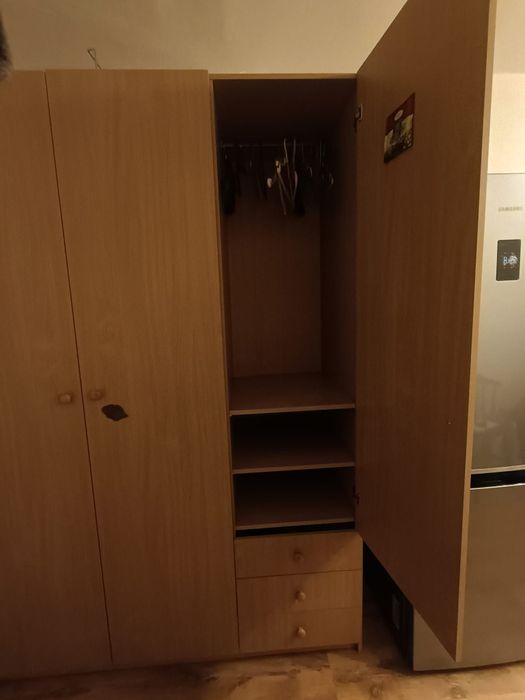 Szafa duża z trzema szufladami