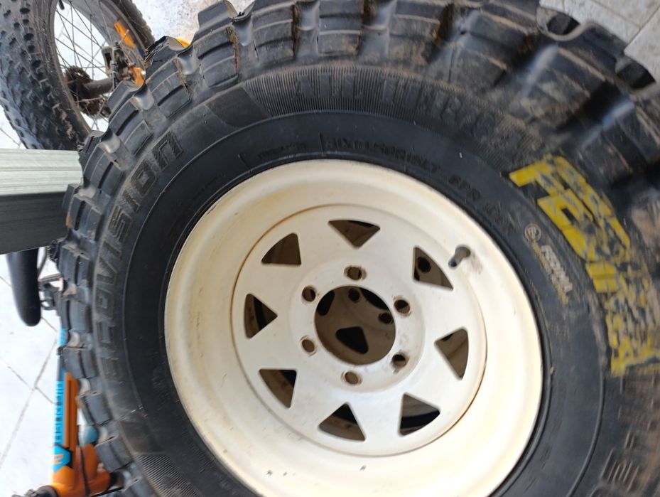 Só pneus 31/10.5 R15