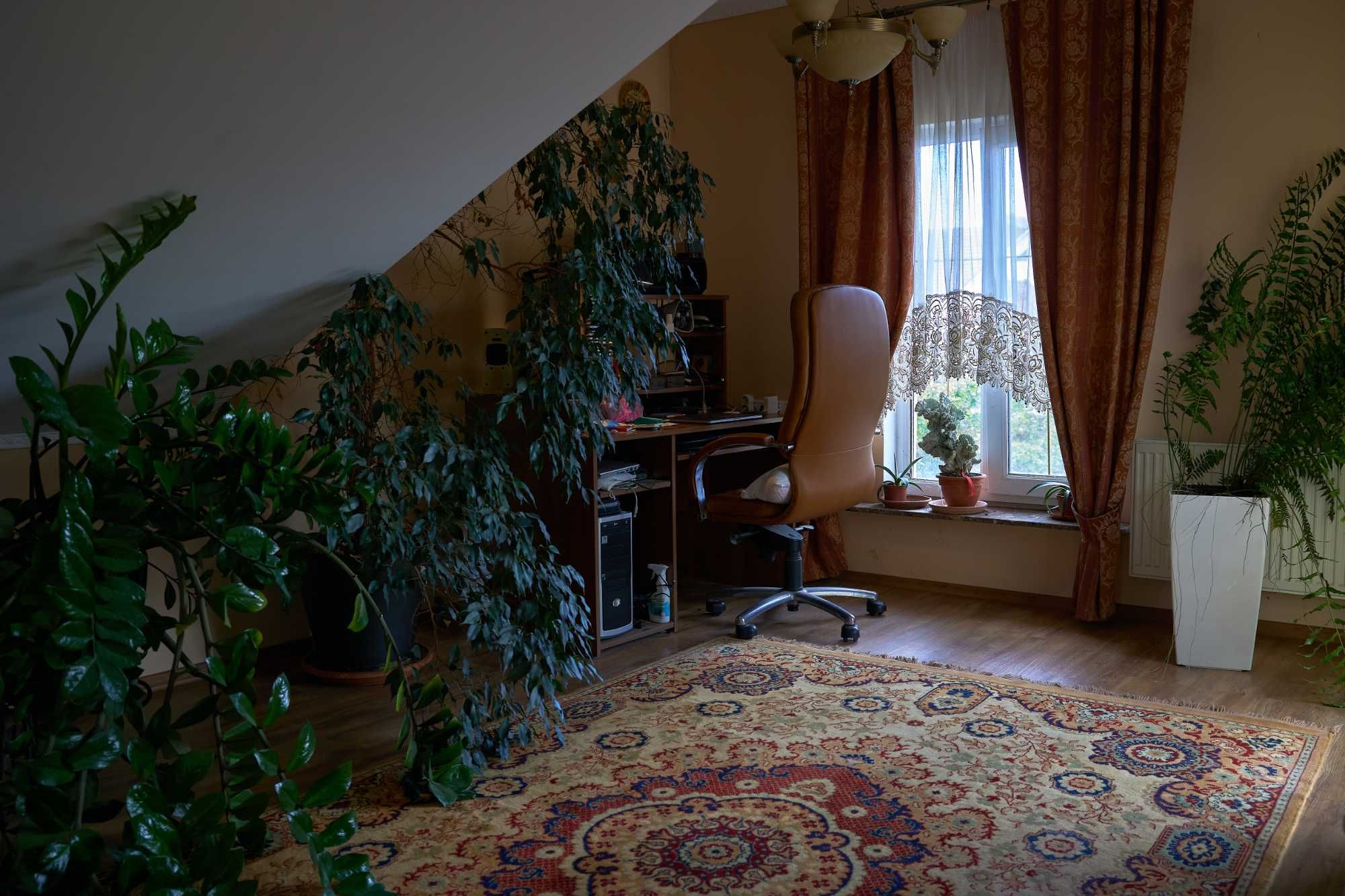 Продам дом с мансардой и участком 10,27 ст в Киевском районе.